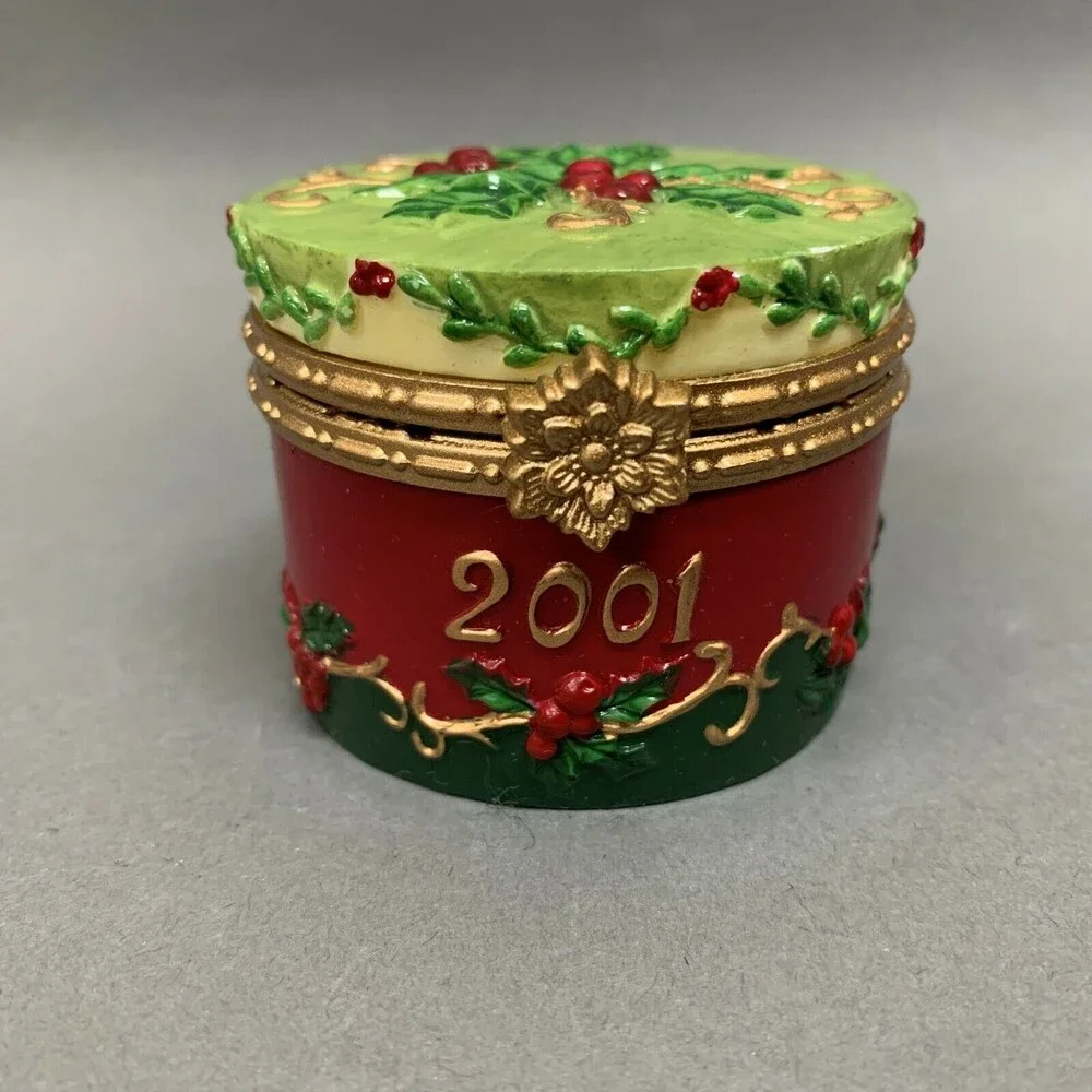 2001 Jewelry‎ Trinket Box Dillard's Gift Christmas 2 1/2 x 1 3/4
